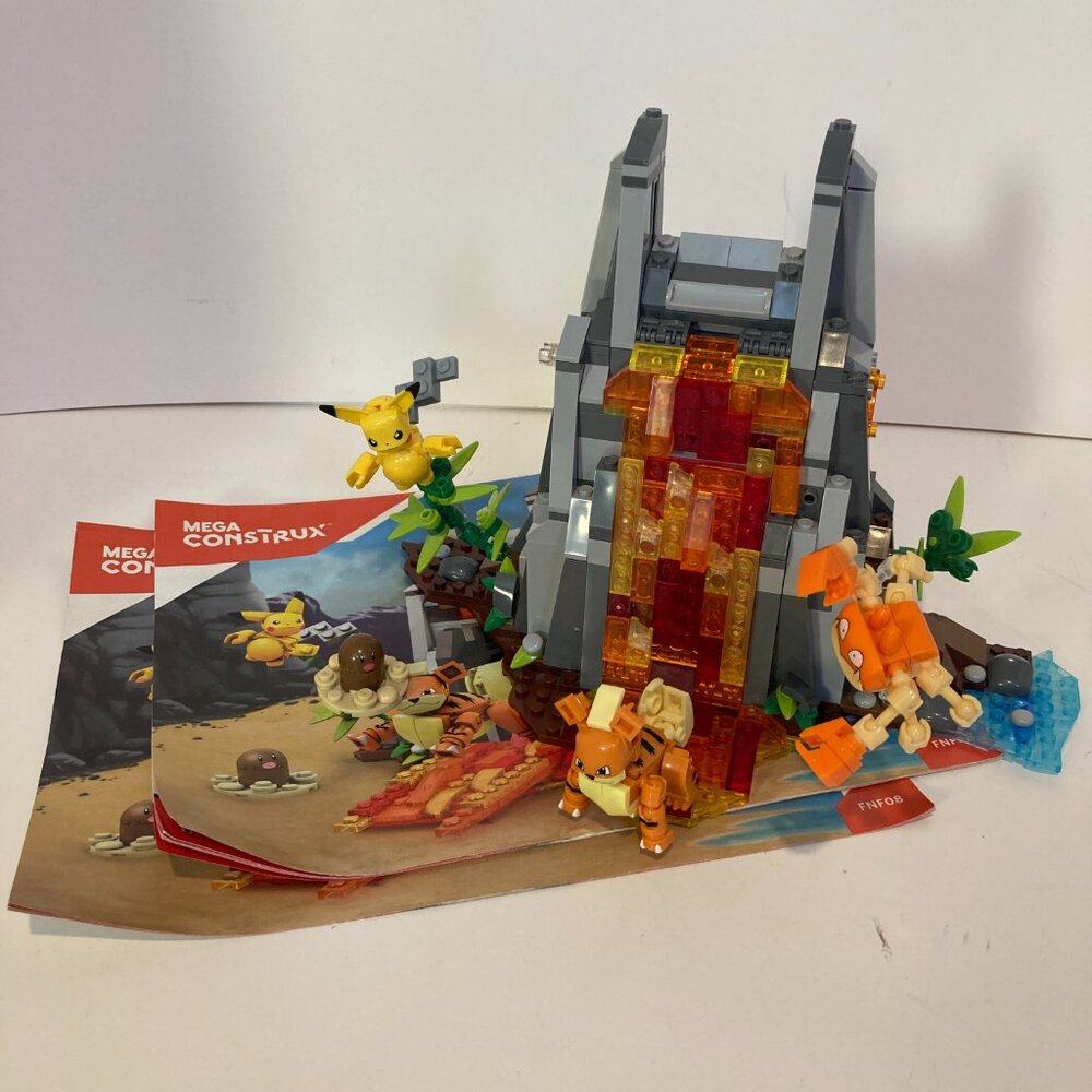 Pokemon Mega Construx Volcano Rivals FNF08 Near Complete Set + Manual